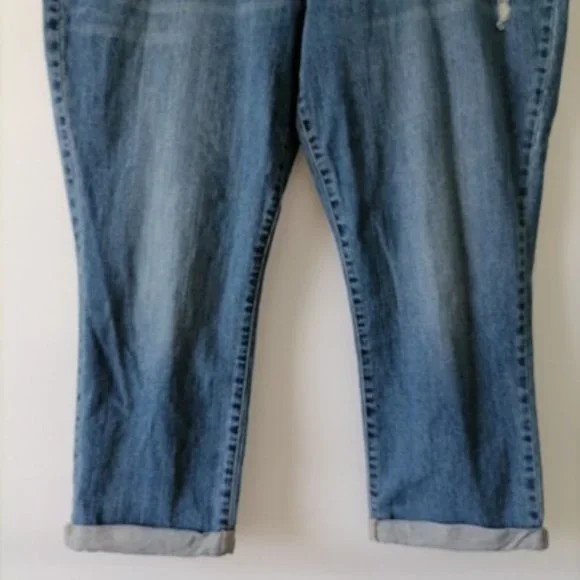 Old Navy Womens Blue High Rise Distressed The Sweetheart Straight Jeans Size 16 - Picture 4 of 8